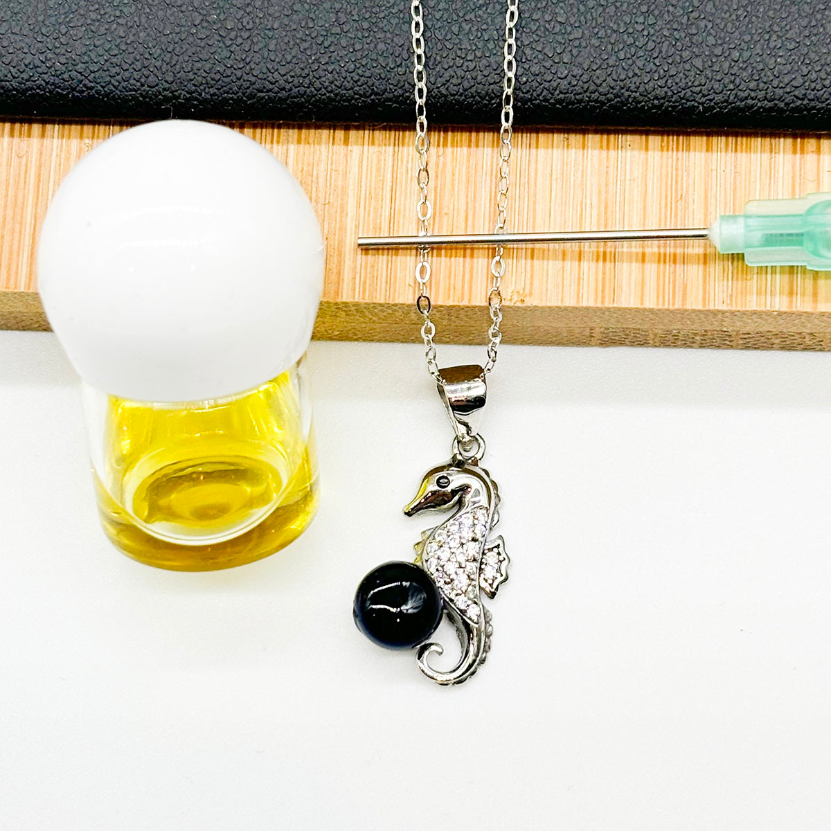 Collier Arôme Hippocampe en Argent Sterling - Noir | Énergie & Guérison | Diffusion en Toute Liberté