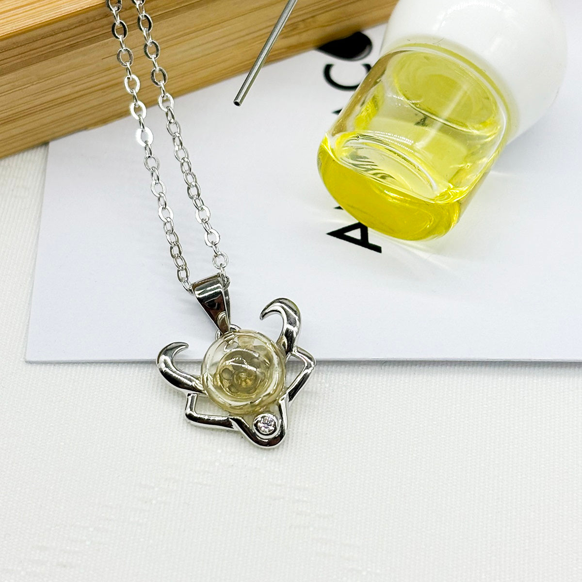 Collier Arôme Zodiaque en Argent Sterling - Taureau (Avril - Mai) | Cadeau d'Anniversaire | Énergie & Guérison | Diffusion en Toute Liberté